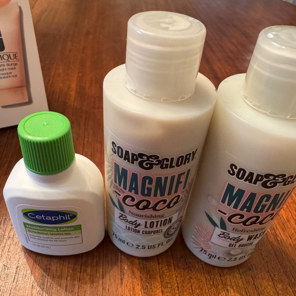 New samples skincare bundle with bag - Picture 5 of 7